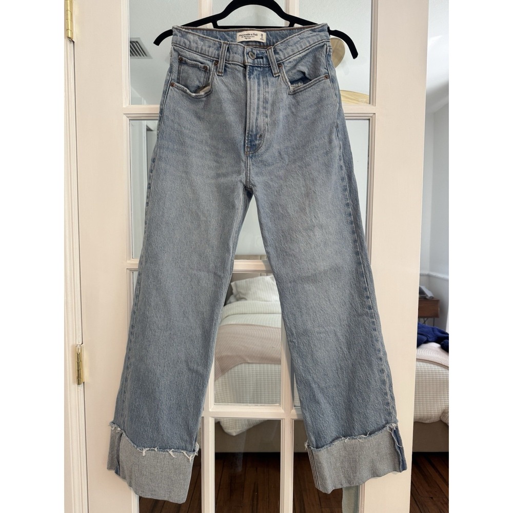Abercrombie & Fitch Women's 90s High Rise Relaxed Straight Jeans Light Wash 26